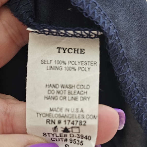 VICI Opera House V-Neck Bell Sleeve Shift Dress - Picture 7 of 9